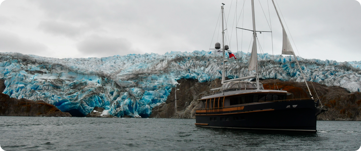 El Cachalote sailing near a glacier